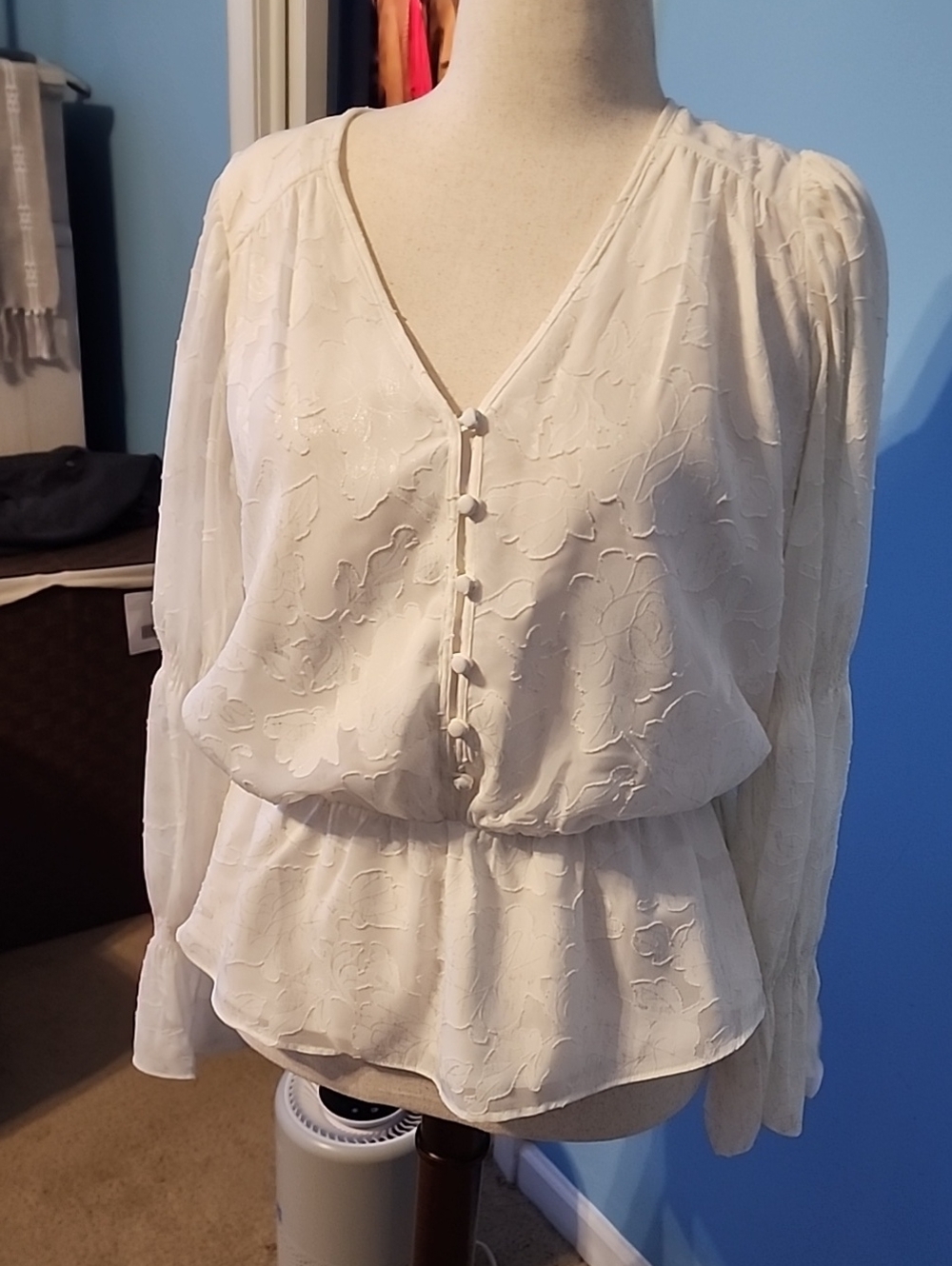 Elizabeth and James White Textured V-Neck Button Peplum Blouse